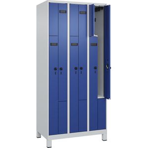Z-lockerkast Evolo PLUS, 3 compartimenten, lichtgrijs / gentiaanblauw, b = 900 mm, 6 vakken, met brede voeten, veiligheidsdraaigrendel