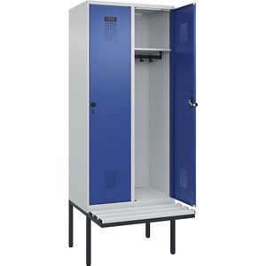 Lockerkast Evolo PLUS met zitbank, 2 compartimenten, lichtgrijs / gentiaanblauw, b = 800 mm, veiligheidsdraaigrendel, met uitstekende zitbank, kunststof