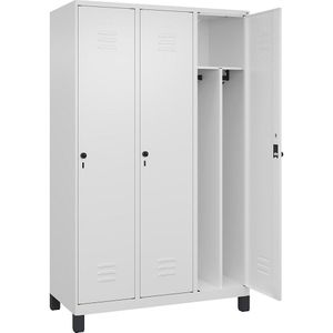 C+P Multifunctionele lockerkast Classic PLUS, smal, 3 compartimenten, scheidingswand ingekort, verkeerswit, b = 1200 mm, met voeten, draaigrendel, scheidingswand in het midden