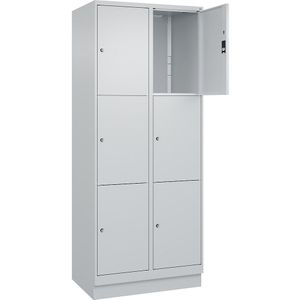 C+P Drievoudige locker Classic PLUS, 2 compartimenten, lichtgrijs, b = 800 mm, 6 vakken, met bodemsokkel
