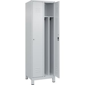 C+P Multifunctionele lockerkast Classic PLUS, smal, 2 compartimenten, scheidingswand ingekort, lichtgrijs, b = 600 mm, met voeten, cilinderslot, scheidingswand in het midden