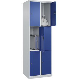 C+P Drievoudige locker Classic PLUS, 2 compartimenten, lichtgrijs / gentiaanblauw, b = 600 mm, 6 vakken, met voetdoppen