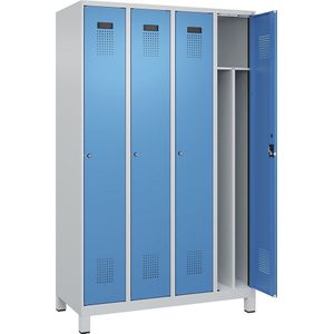 Multifunctionele lockerkast Evolo PLUS, smal, 4 compartimenten, scheidingswand ingekort, lichtgrijs / lichtblauw, b = 1200 mm, met brede voeten, cilinderslot
