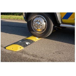 Verkeersdrempel 7,5  hoog, 5,5 meter