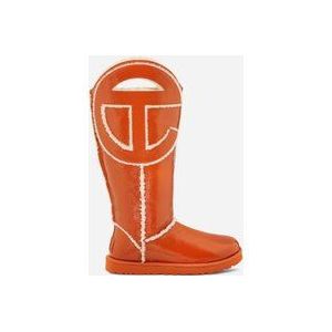 UGG® x TELFAR Logo Tall Crinkle in Spicy Pumpkin, Maat 48.5, Leder