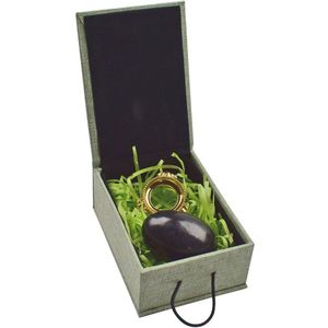 Shungiet ei met geschenkdoos