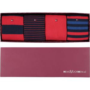Cadeaubox Tommy With red you never feel blue Box; 8 paar Tommy Hilfiger sokken blauw en rood