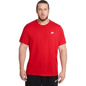 Nike sportswear club t-shirt in de kleur rood.