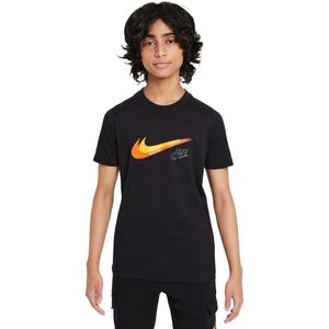 Nike sportswear graphic t-shirt in de kleur zwart.