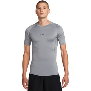 Nike pro dri-fit t-shirt in de kleur grijs.