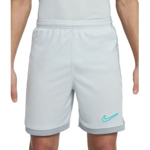 Nike academy voetbalshort kids in de kleur grijs.