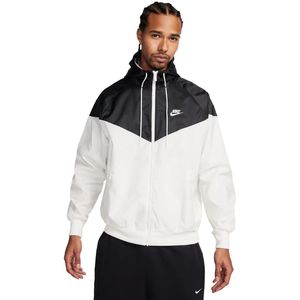 Nike sportswear windrunner jack in de kleur wit/zwart.