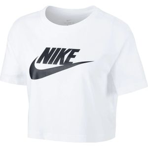 Nike sportswear essential t-shirt in de kleur wit.