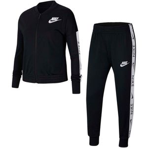 Nike sportswear trainingspak kids in de kleur zwart.