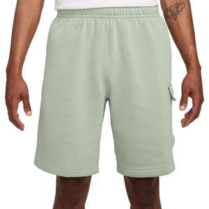 Nike sportswear club cargo short in de kleur groen.