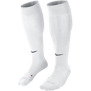 Nike classic ii cushion voetbalkousen in de kleur wit.