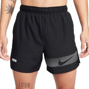 Nike challenger flash dri-fit short in de kleur zwart.