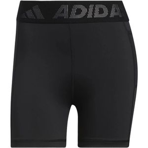 Adidas techfit badge of sport korte legging in de kleur zwart.