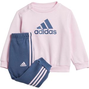 Adidas badge of sport joggingpak in de kleur roze.