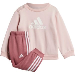 Adidas badge of sport joggingpakje in de kleur roze.