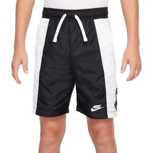 Nike amplify hbr short in de kleur zwart.