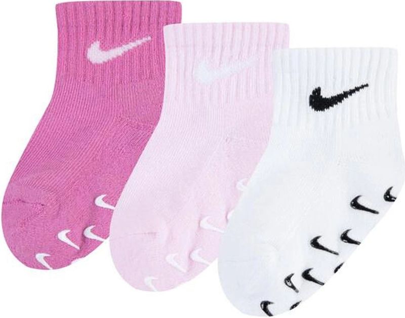 Nike gripper sokken 3pack in de kleur roze.