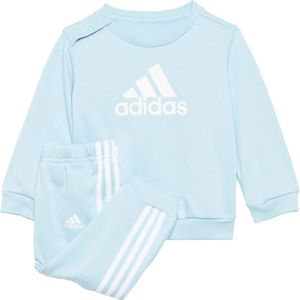 Adidas badge of sport joggingpak in de kleur babyblauw.