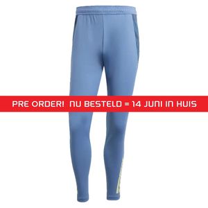 Ajax trainingsbroek in de kleur blauw.
