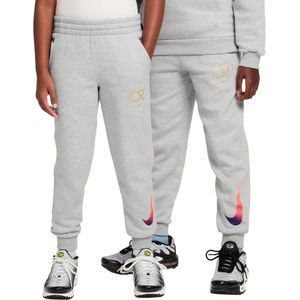 Nike cr7 club fleece in de kleur grijs.