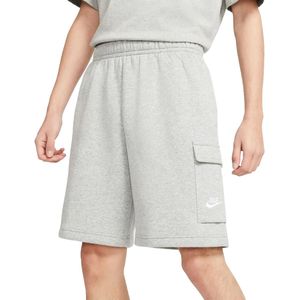 Nike sportswear club cargo short in de kleur grijs.