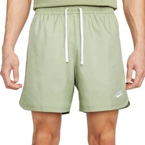Nike sportswear woven club short in de kleur groen.