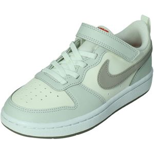Nike court borough low recraft in de kleur wit.