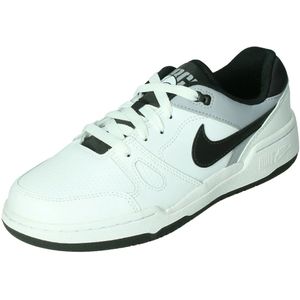 Nike full force low in de kleur wit.