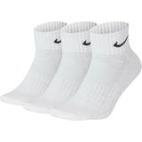 Nike everyday cushioned enkel sokken in de kleur wit.