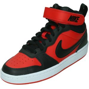 Nike court borough mid 2 in de kleur rood.