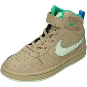 Nike court borough mid 2 se in de kleur bruin.