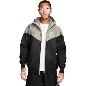 Nike sportswear windrunner jack in de kleur zwart.