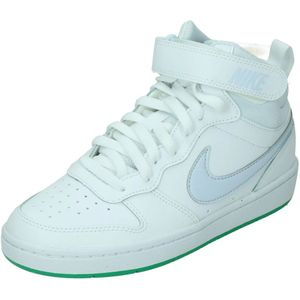 Nike court borough mid 2 in de kleur wit.