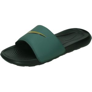 Nike victori one slides in de kleur zwart.