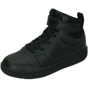 Nike court borough mid 2 in de kleur zwart.