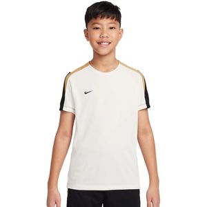 Nike dri-fit strike shirt in de kleur wit.