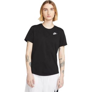 Nike sportswear club essentials t-shirt in de kleur zwart.