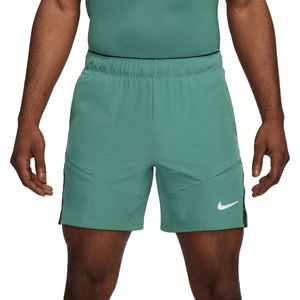 Nike court advantage short in de kleur groen.