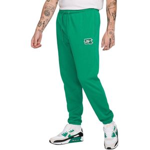 Nike club ft bolt french terry cuff joggingbroek in de kleur groen.