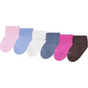 Nike terry cuffed babysokken 6pack in de kleur roze.