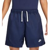 Nike sportswear woven club short in de kleur marine.