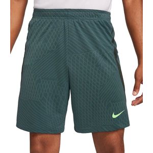 Nike dri-fit strike short in de kleur groen.