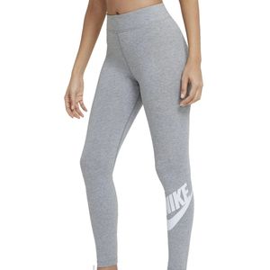 Nike sportswear essential high-waisted logo legging in de kleur grijs.