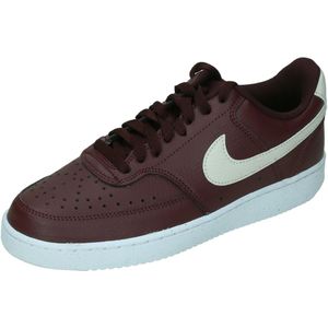 Nike court vision low next nature in de kleur rood.