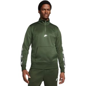 Nike sportswear repeat top in de kleur groen.